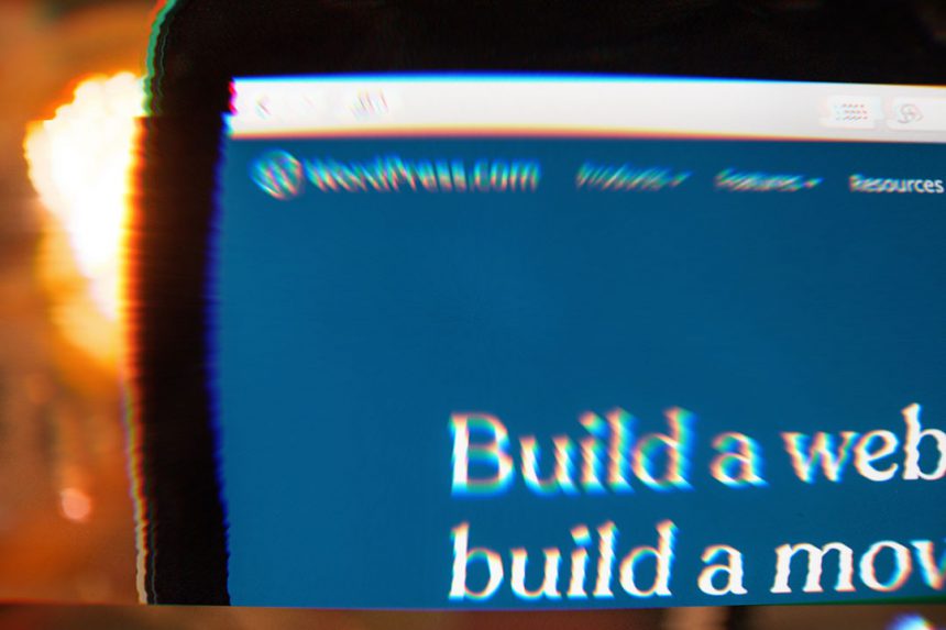 Gros plan sur un écran d'ordinateur présentant une page Wordpress